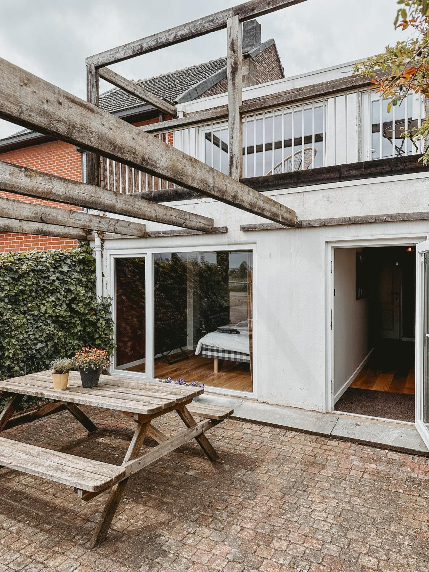 Maas Suites Lanaken Exteriör bild