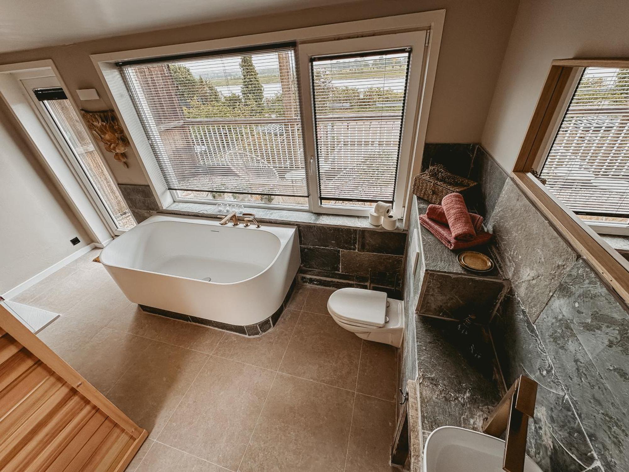 Maas Suites Lanaken Exteriör bild