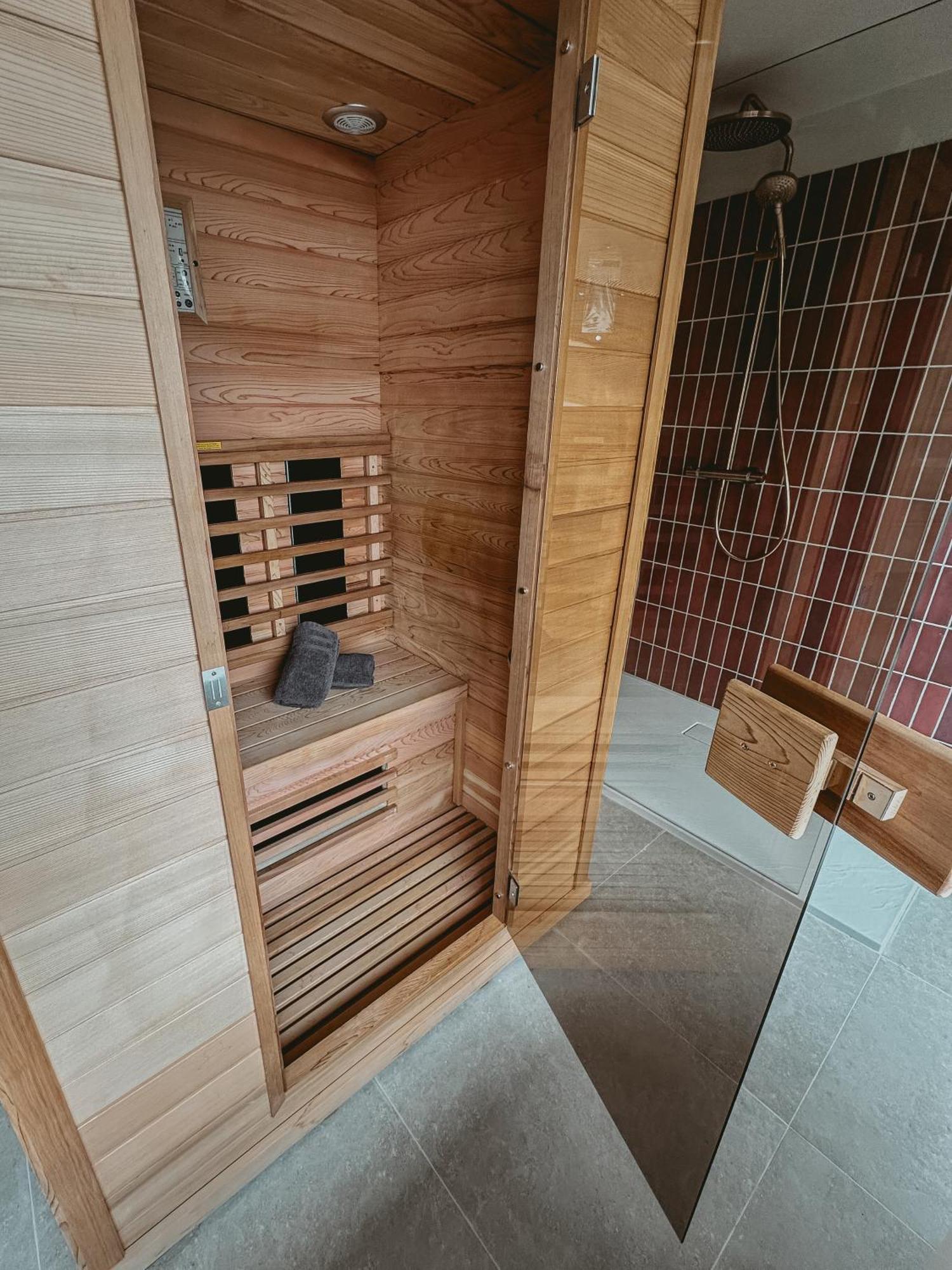 Maas Suites Lanaken Exteriör bild