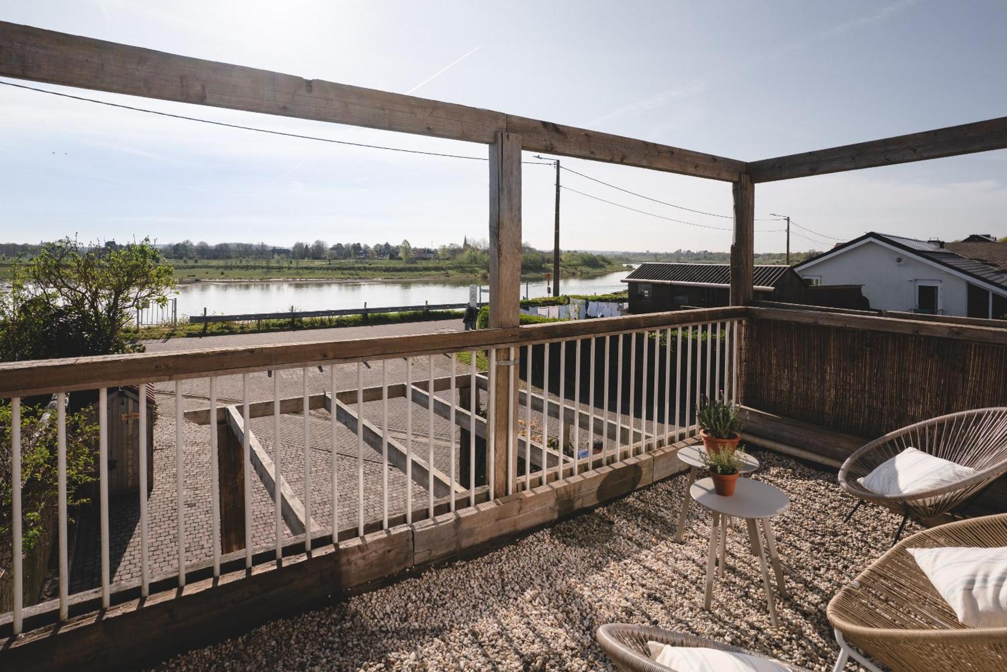 Maas Suites Lanaken Exteriör bild