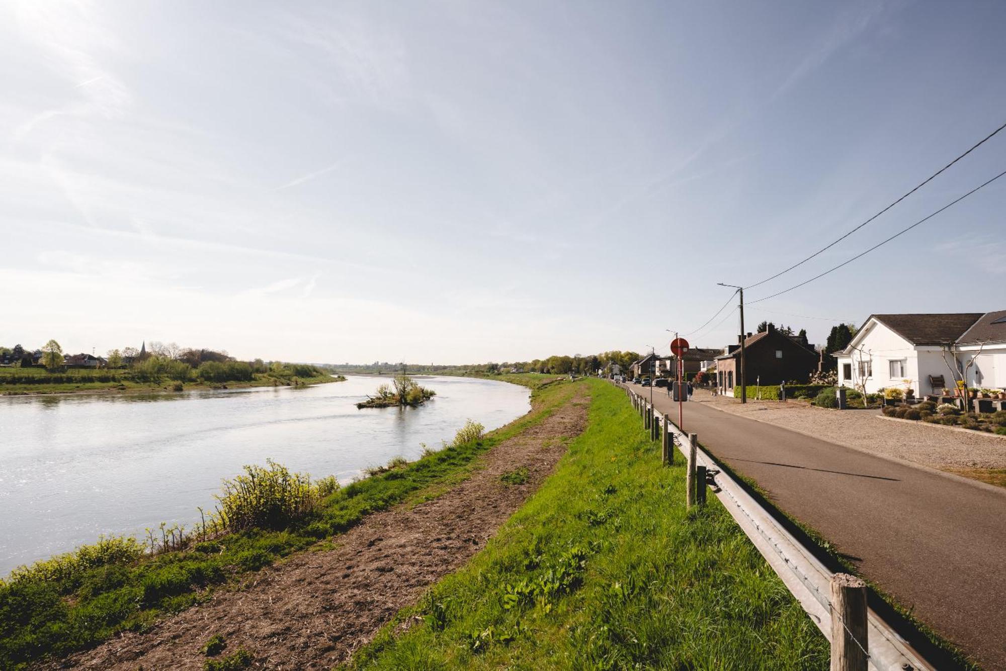 Maas Suites Lanaken Exteriör bild