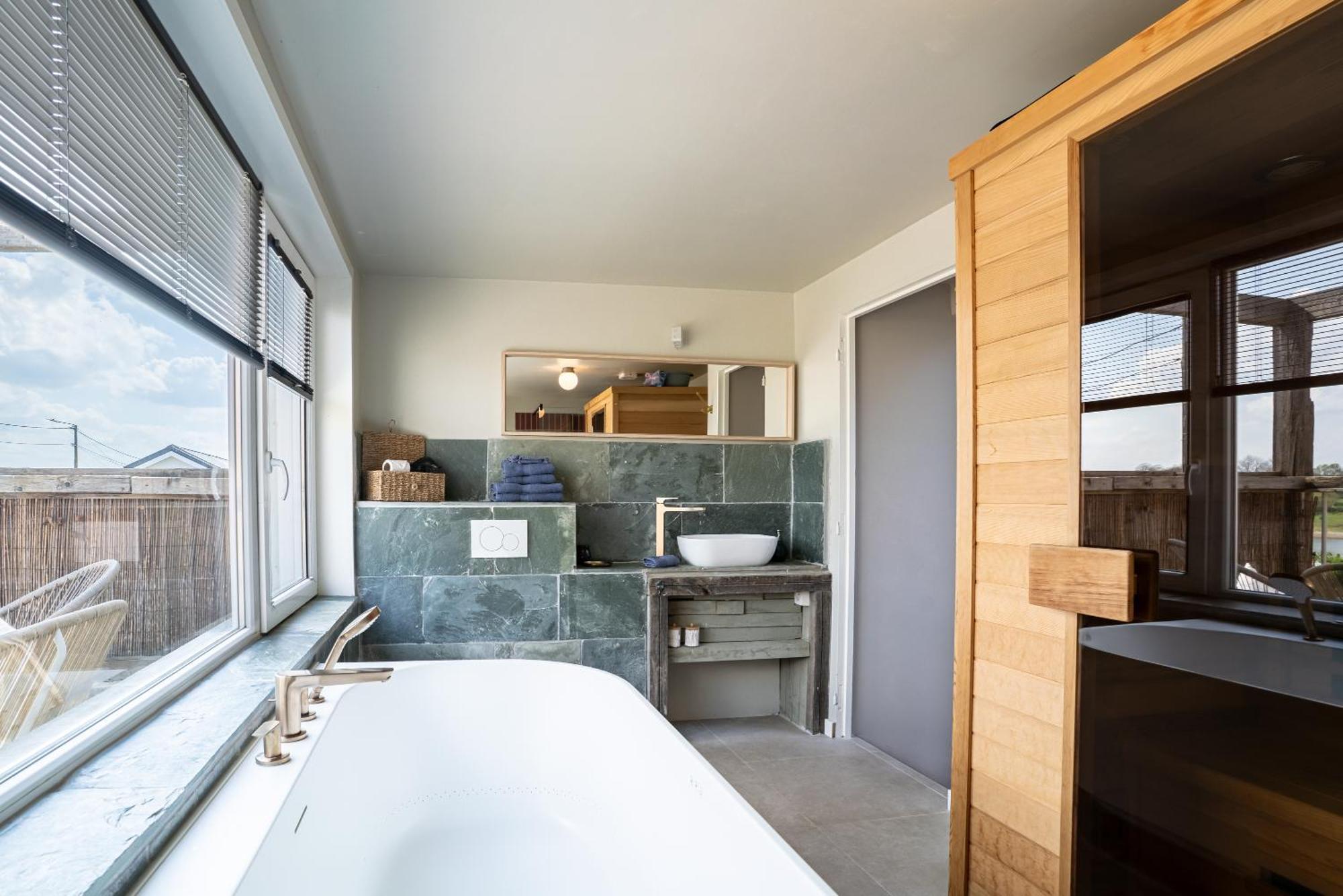 Maas Suites Lanaken Exteriör bild