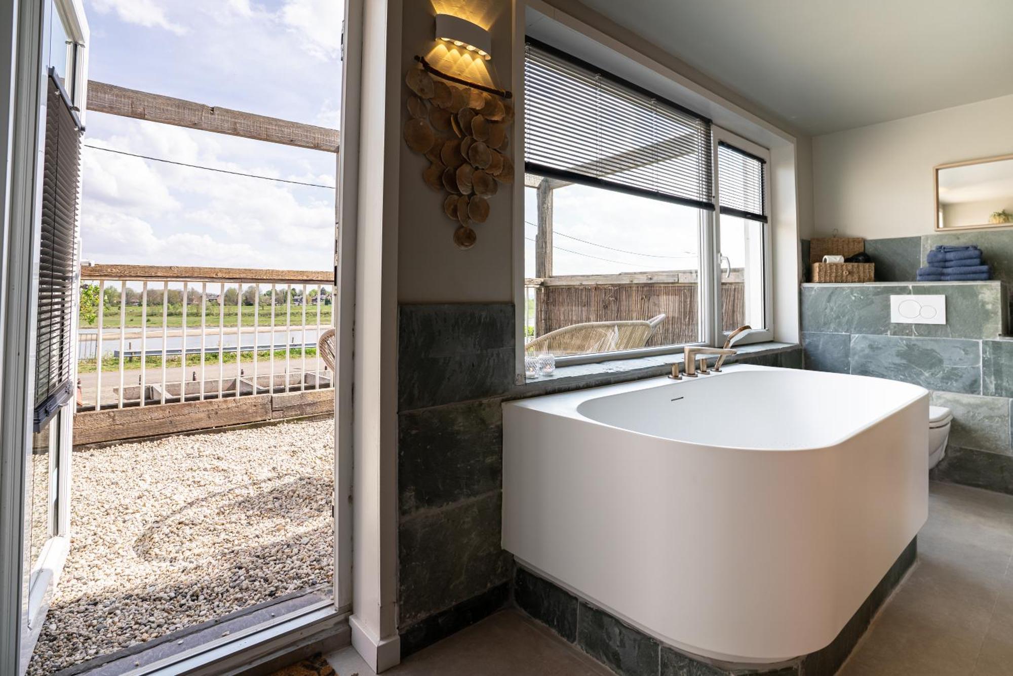 Maas Suites Lanaken Exteriör bild