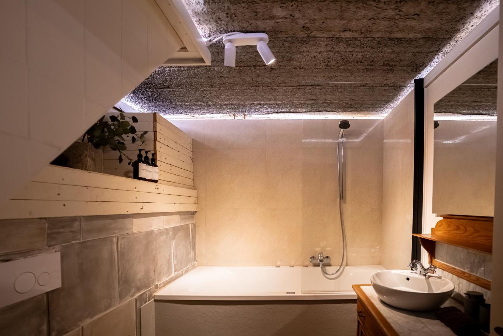 Maas Suites Lanaken Exteriör bild
