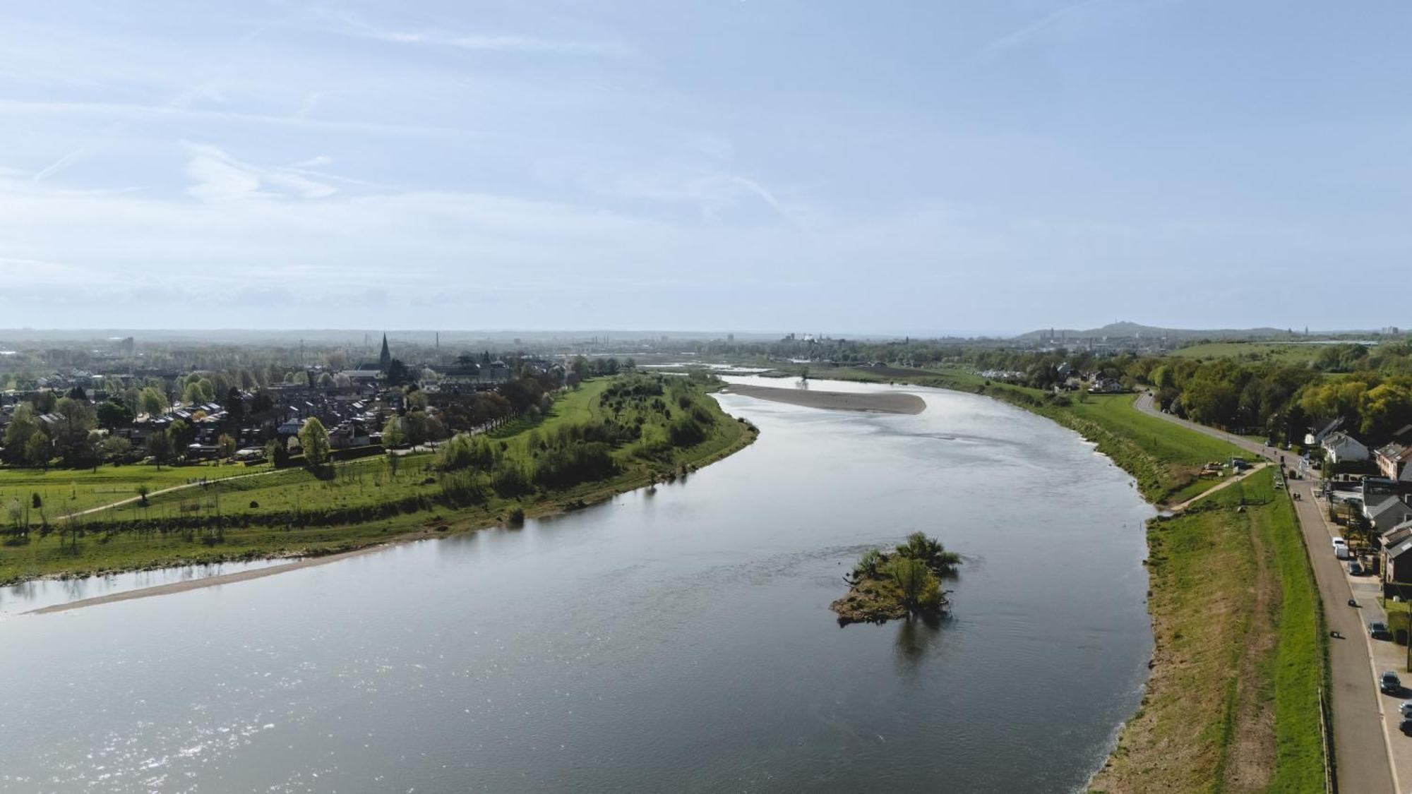 Maas Suites Lanaken Exteriör bild